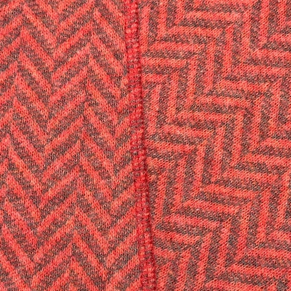 Prana Mattea Wool Blend Chevron Pattern Top Mock Neck Sz M Asymmetrical Hem - Picture 5 of 13